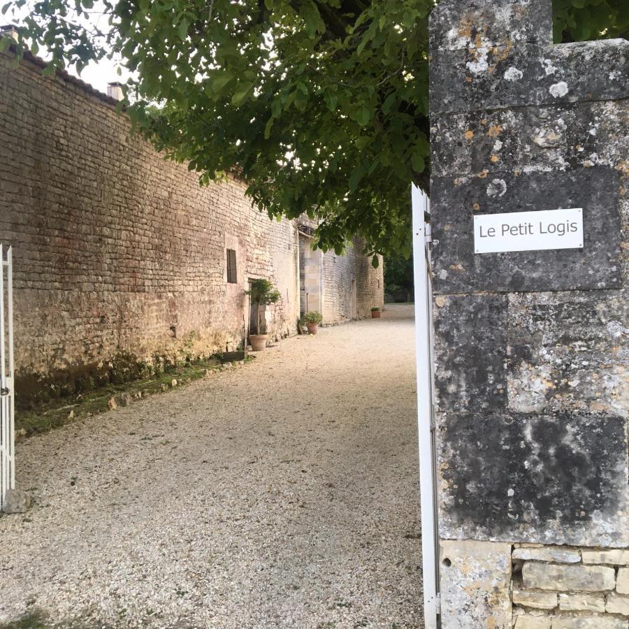 Le Petit Logis Bed & Breakfast Rouillac  Exterior photo